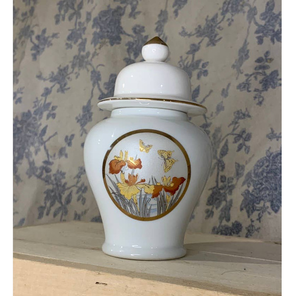 VTG Japan Porcelain Art of Chokin Iris Butterfly Ginger Jar with Gold Silver - Picture 1 of 8